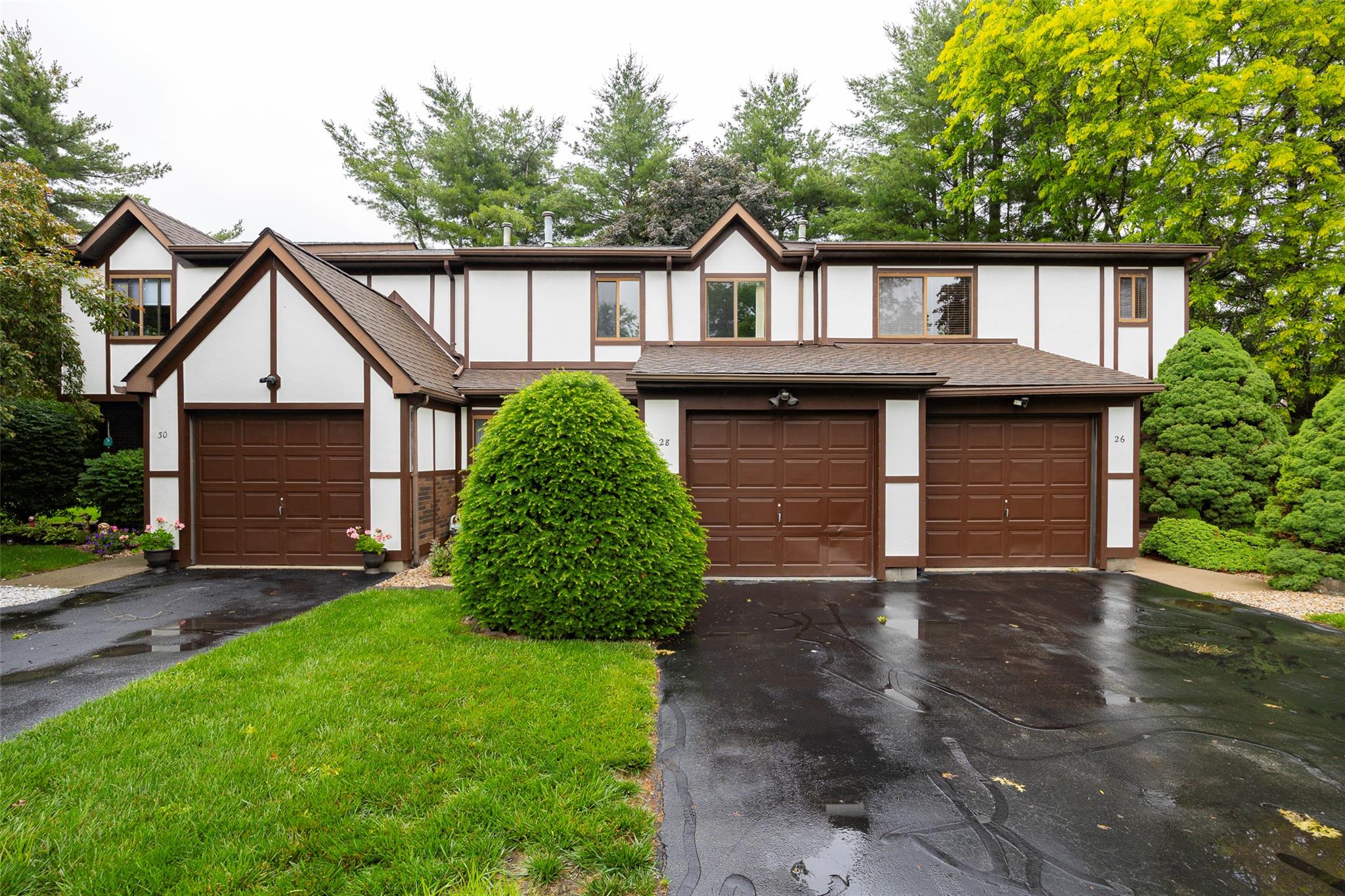 Amber Court, Poughkeepsie, New York - 2 Bedrooms  
2 Bathrooms  
5 Rooms - 