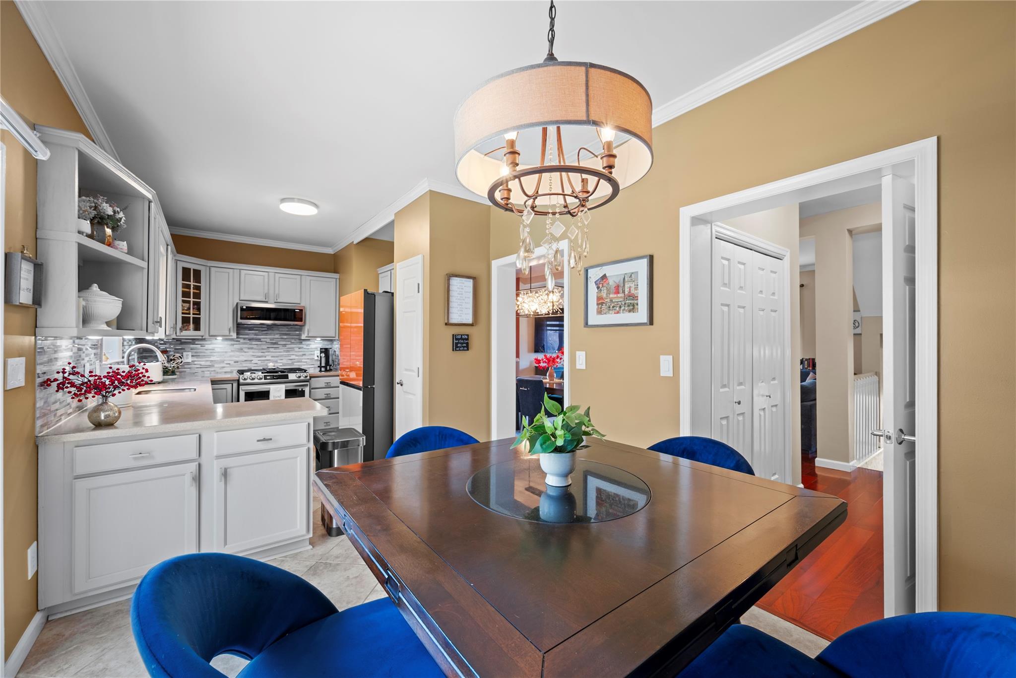 6 E Horizon Court, Woodbury, New York image 12