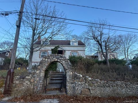 Photo of 5 Oakland Avenue, Rocky Point, NY 11778 (MLS # 943407)