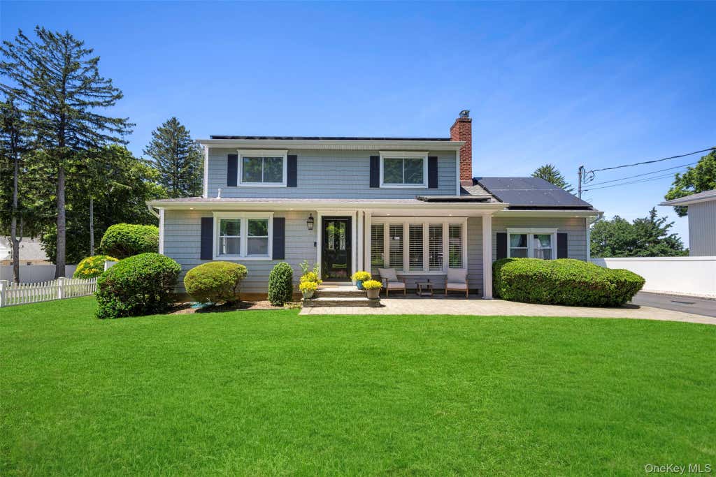 Photo of 19 Alyssum Avenue, Huntington, NY 11743 (MLS # 1013882)