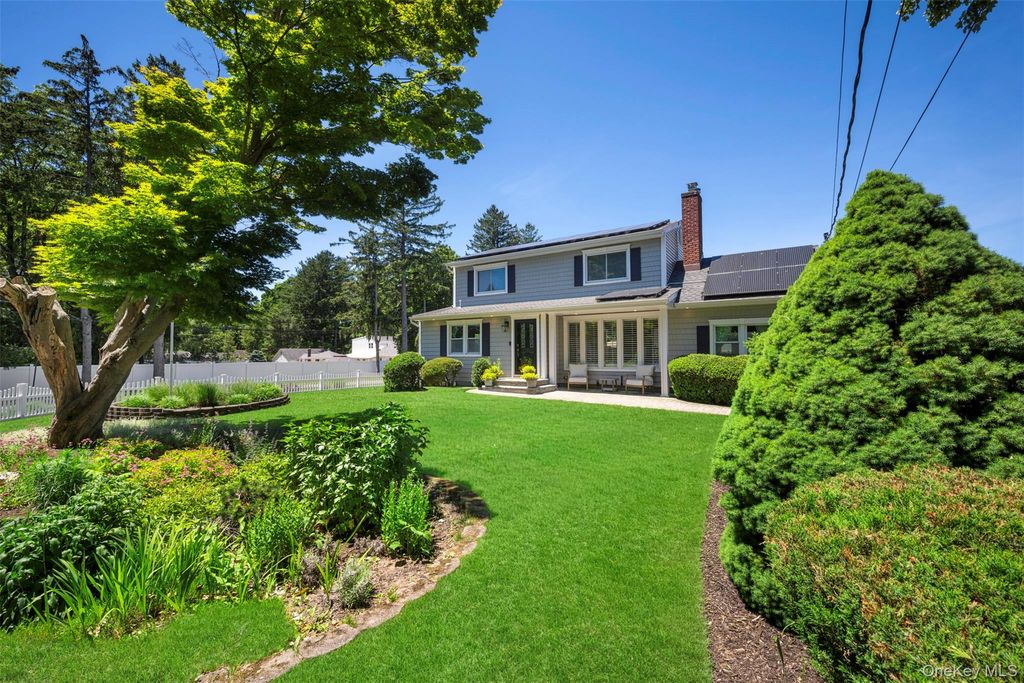 Photo of 19 Alyssum Avenue, Huntington, NY 11743 (MLS # 1013882)