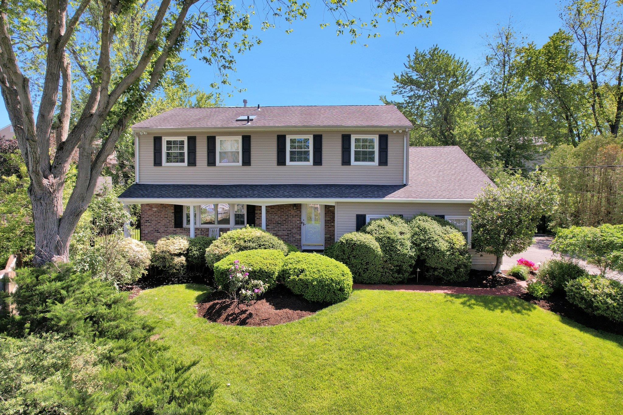 18 Daisy Court, Nanuet, New York image 2