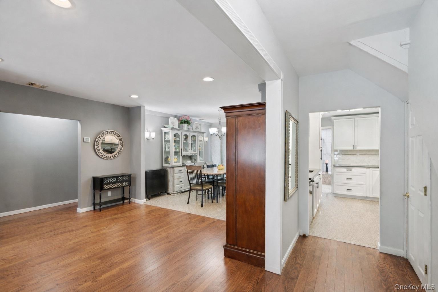 11 W Hitchcock Avenue