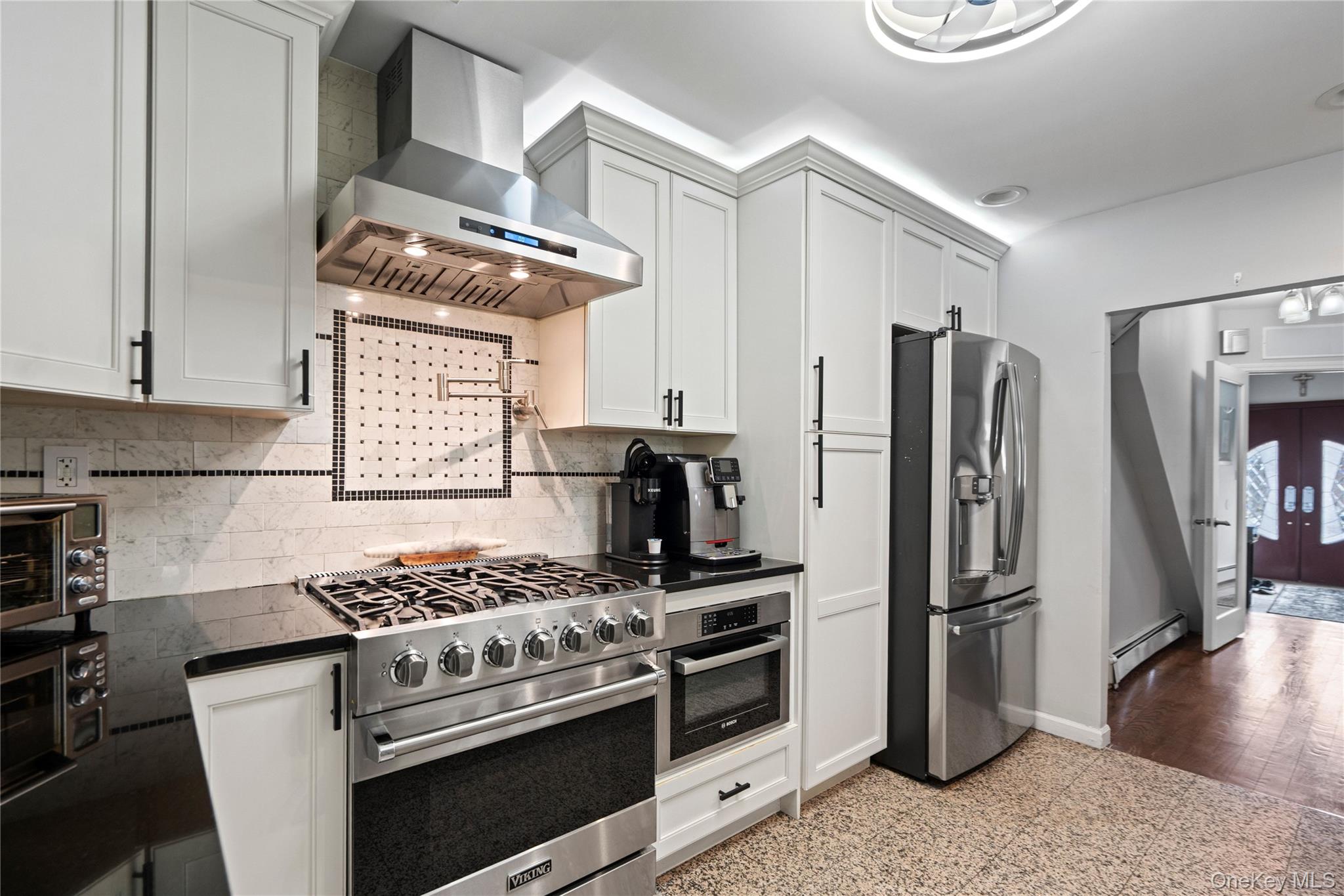 11 W Hitchcock Avenue