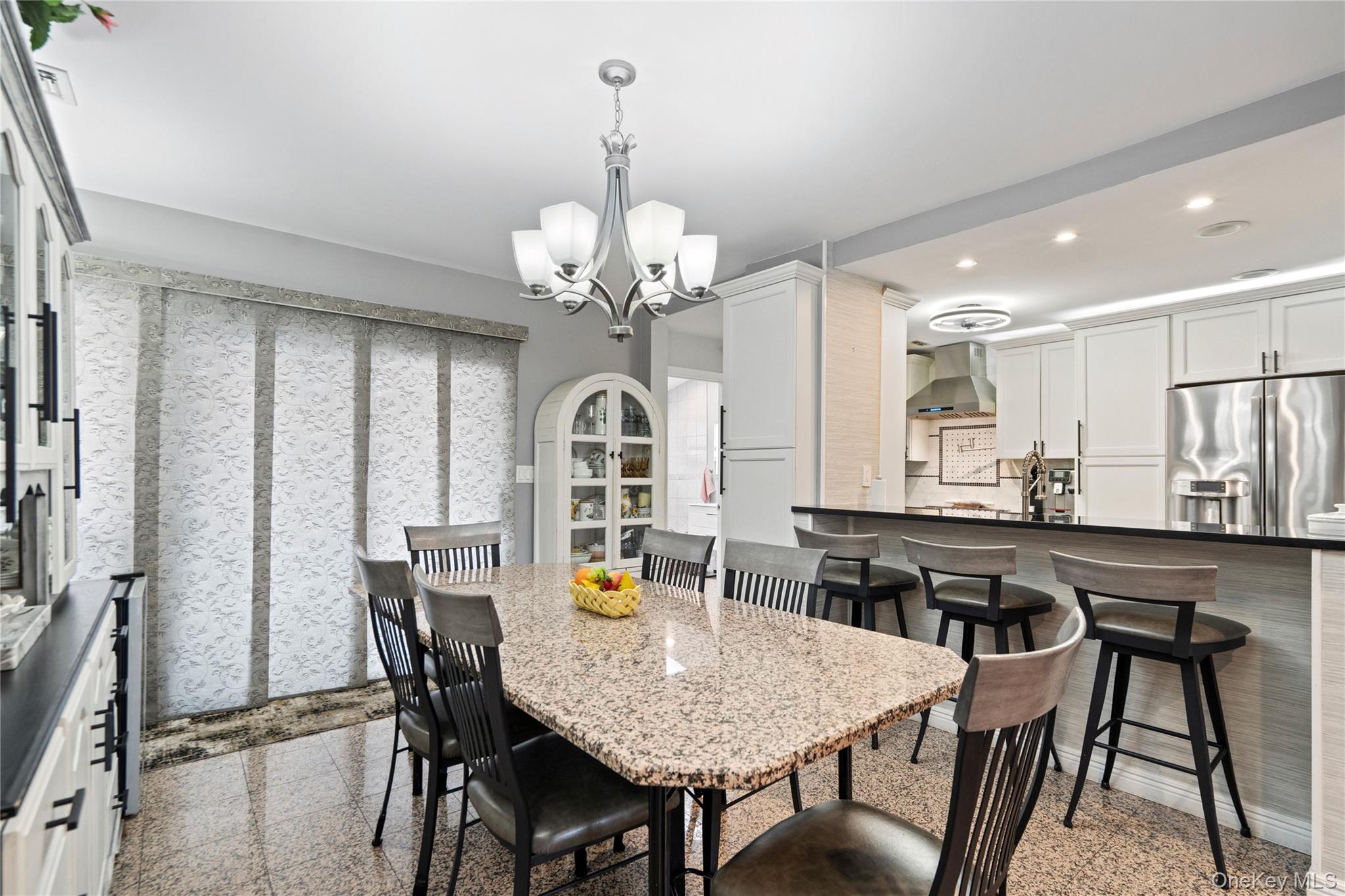 11 W Hitchcock Avenue