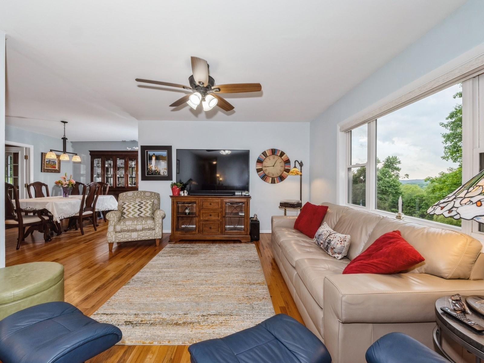 Carmel, New York 10512, United States, 3 Bedrooms Bedrooms, ,2 BathroomsBathrooms,Residential,Active,144162