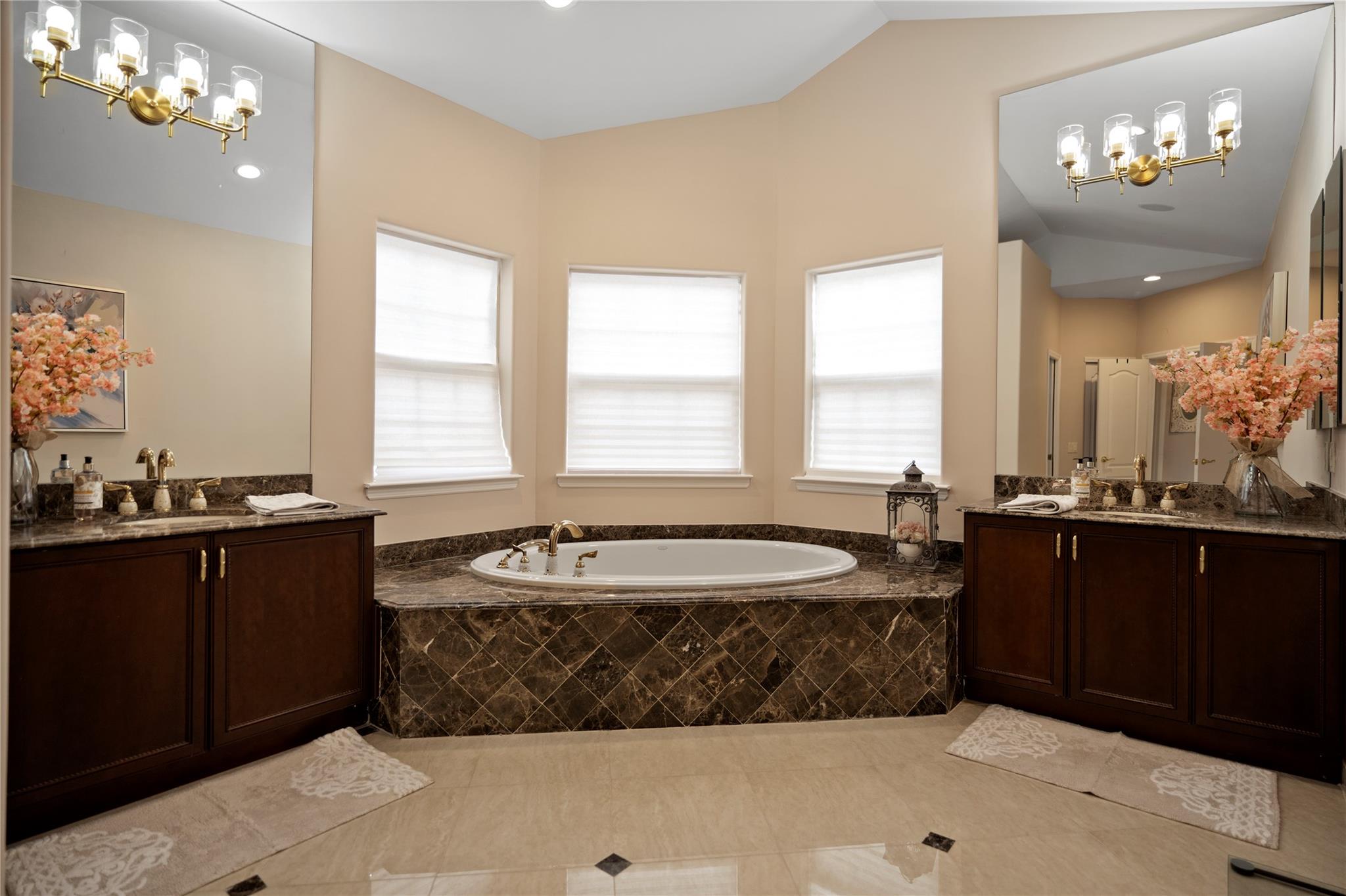 77 Hamlet Drive, Mount Sinai, New York image 19