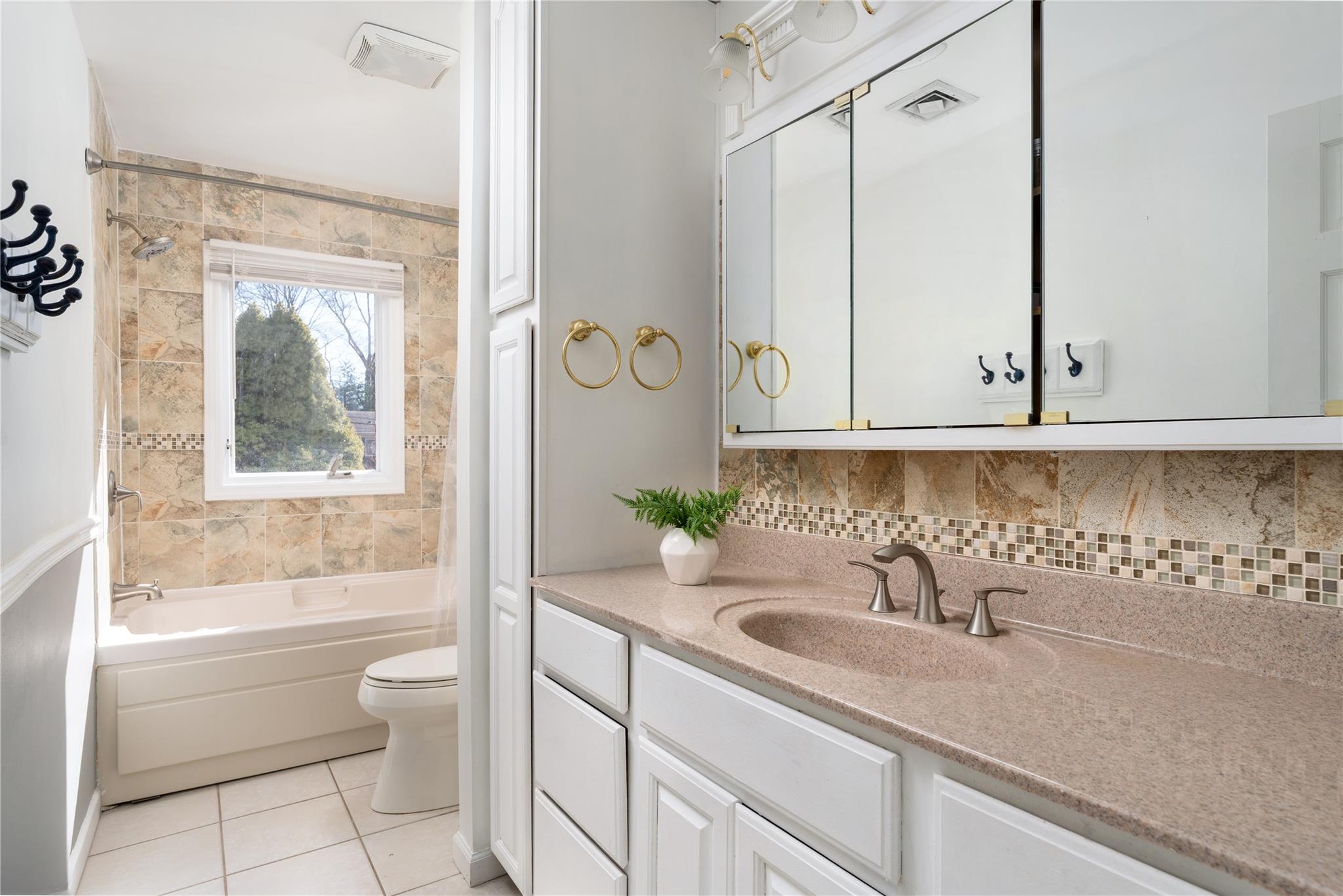 11 Pleasant Drive, East Setauket, New York image 17