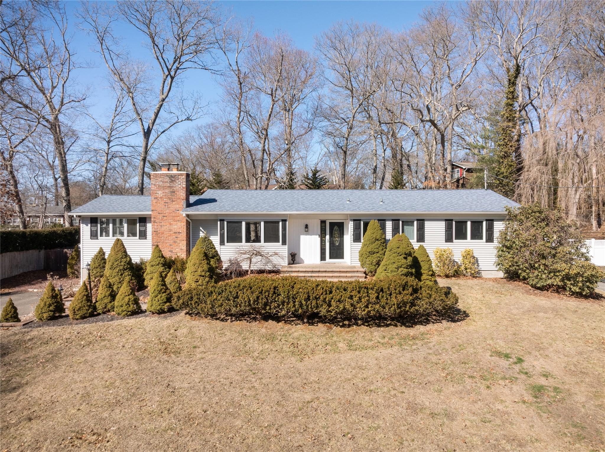 11 Pleasant Drive, East Setauket, New York image 1
