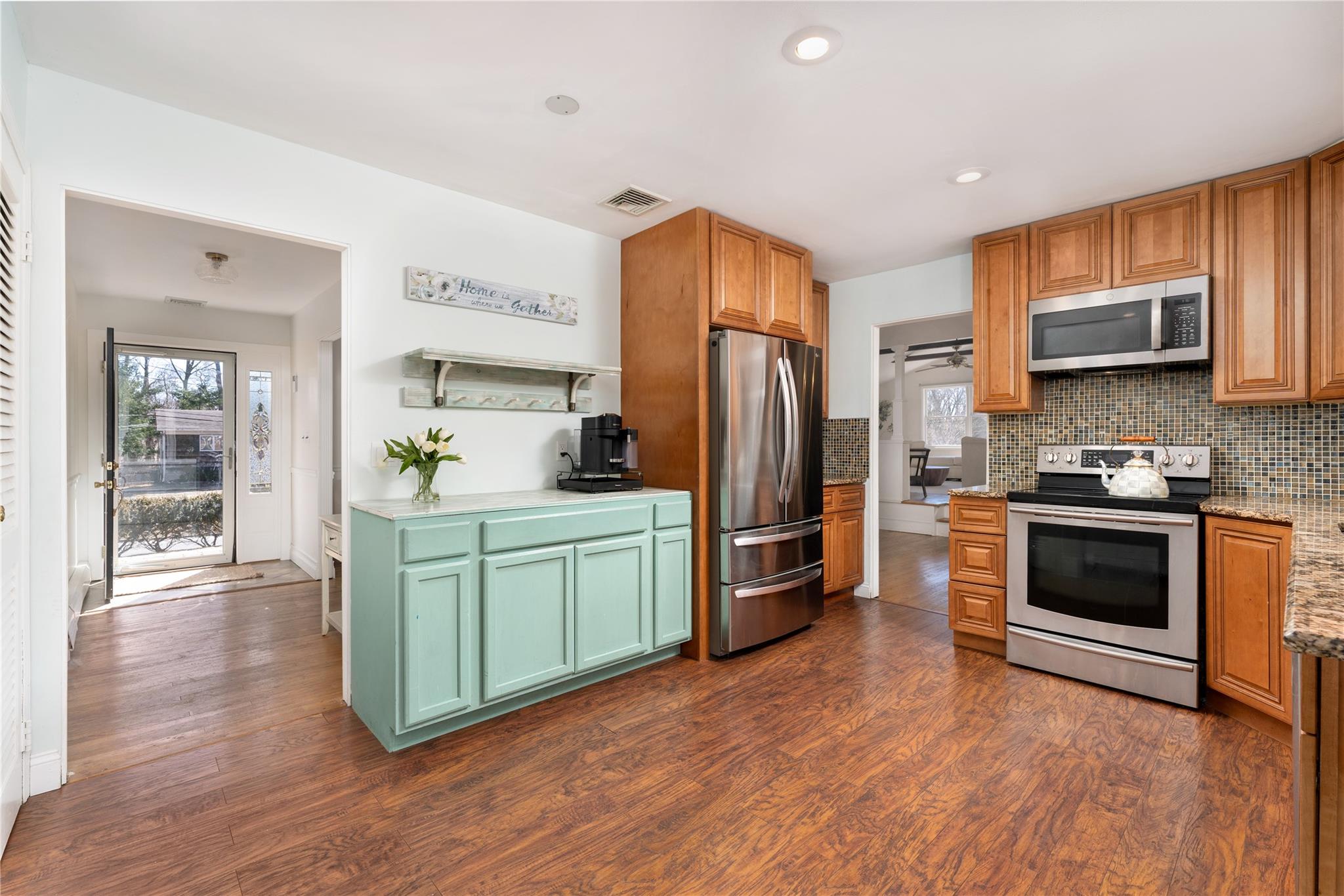 11 Pleasant Drive, East Setauket, New York image 11