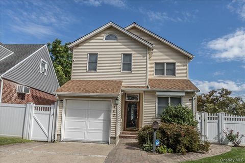 102 Vale Court New Hyde Park NY 11040