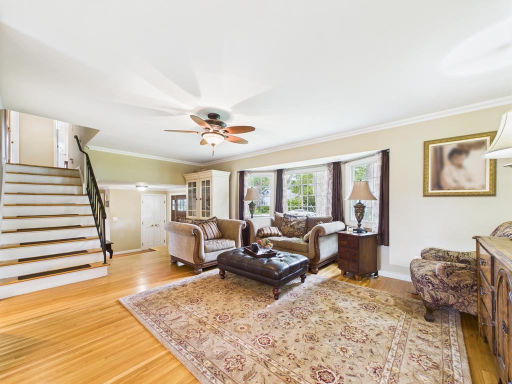 329 Ridgefield Road, Hauppauge, New York image 6