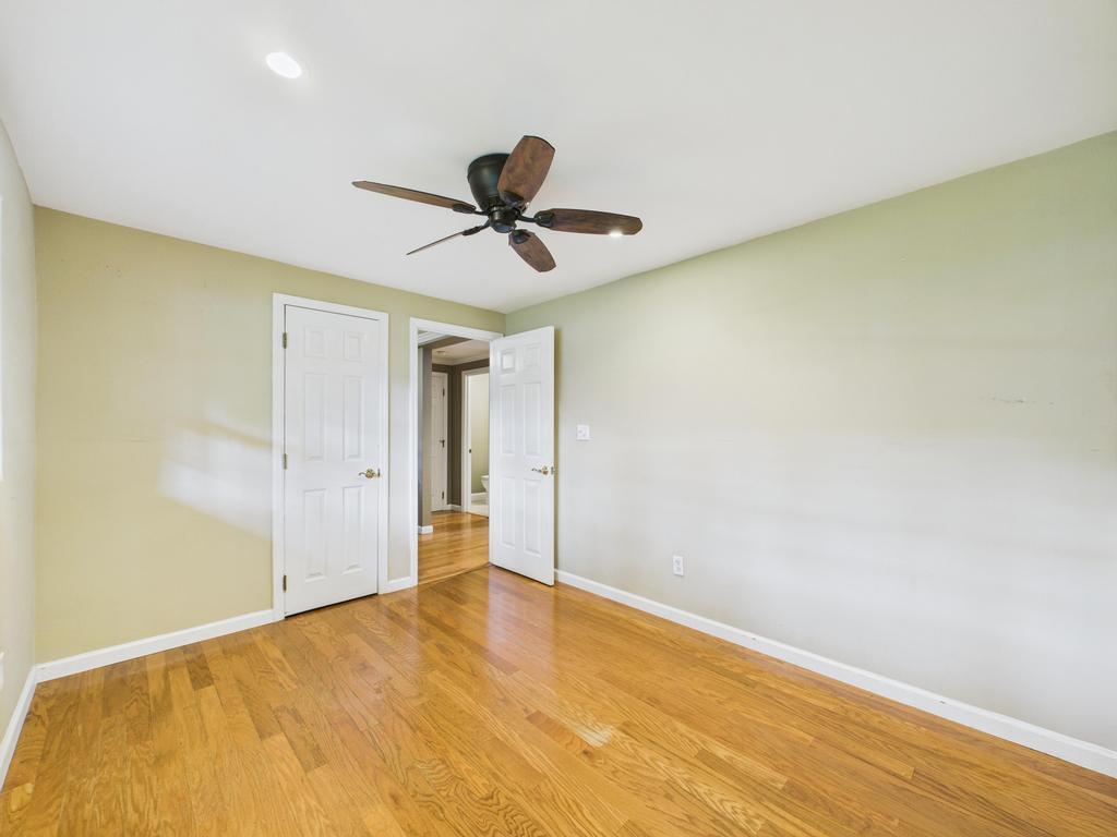 329 Ridgefield Road, Hauppauge, New York image 20