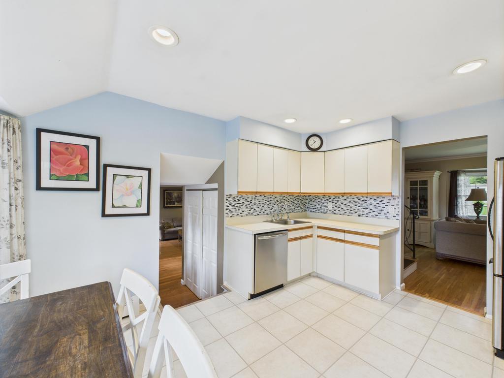329 Ridgefield Road, Hauppauge, New York image 10