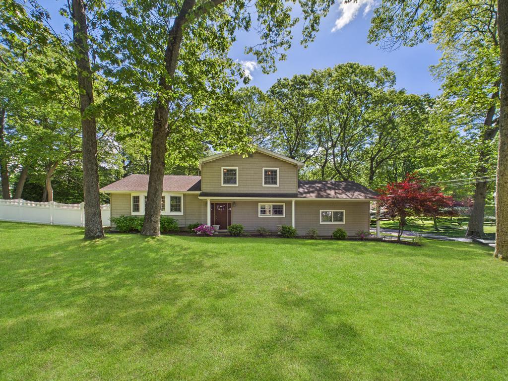 329 Ridgefield Road, Hauppauge, New York image 1