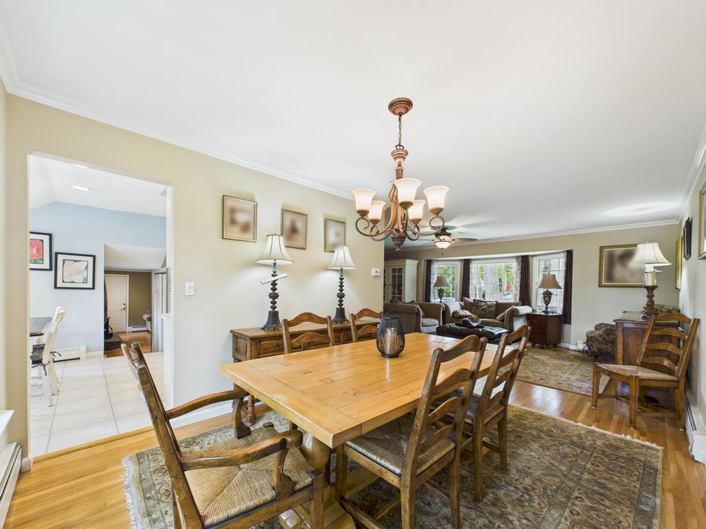 329 Ridgefield Road, Hauppauge, New York image 8