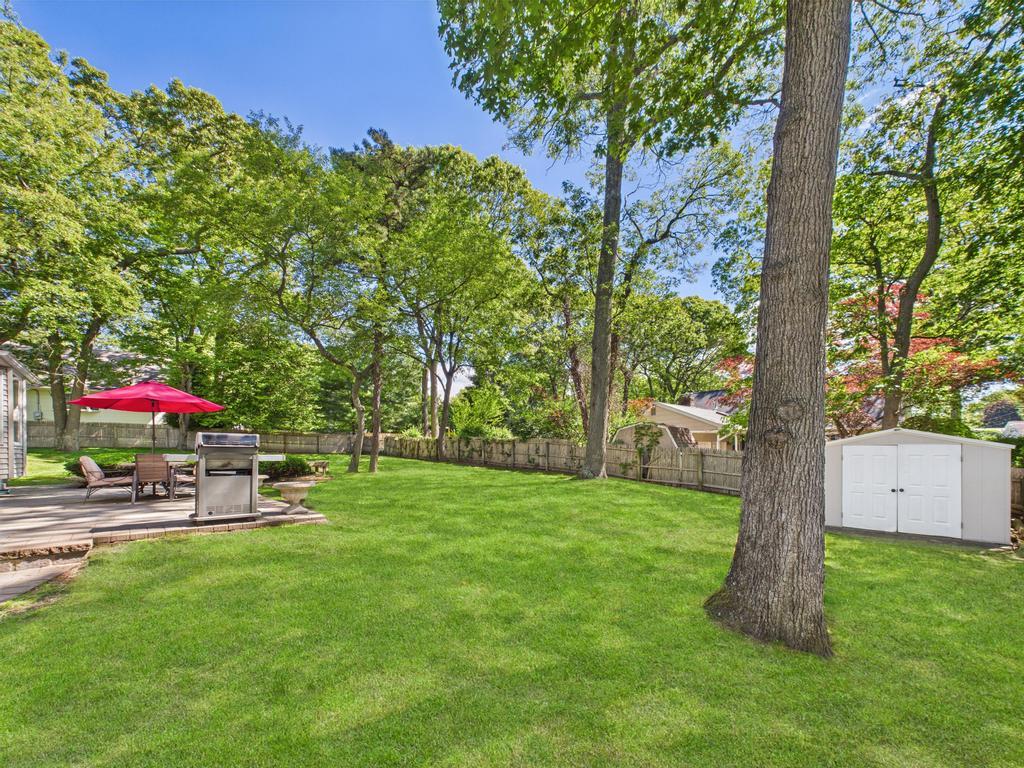 329 Ridgefield Road, Hauppauge, New York image 36