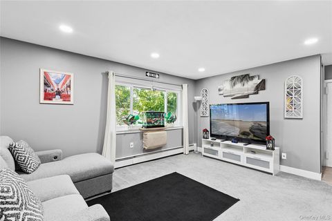 41 Richmond Boulevard 2B Ronkonkoma NY 11779