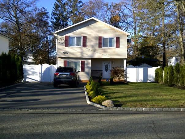 11 Robinson Drive, Shirley, New York image 1