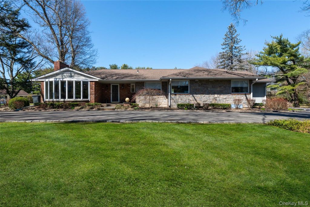 Photo of 189 Old Westbury Road, Old Westbury, NY 11568 (MLS # 940860)