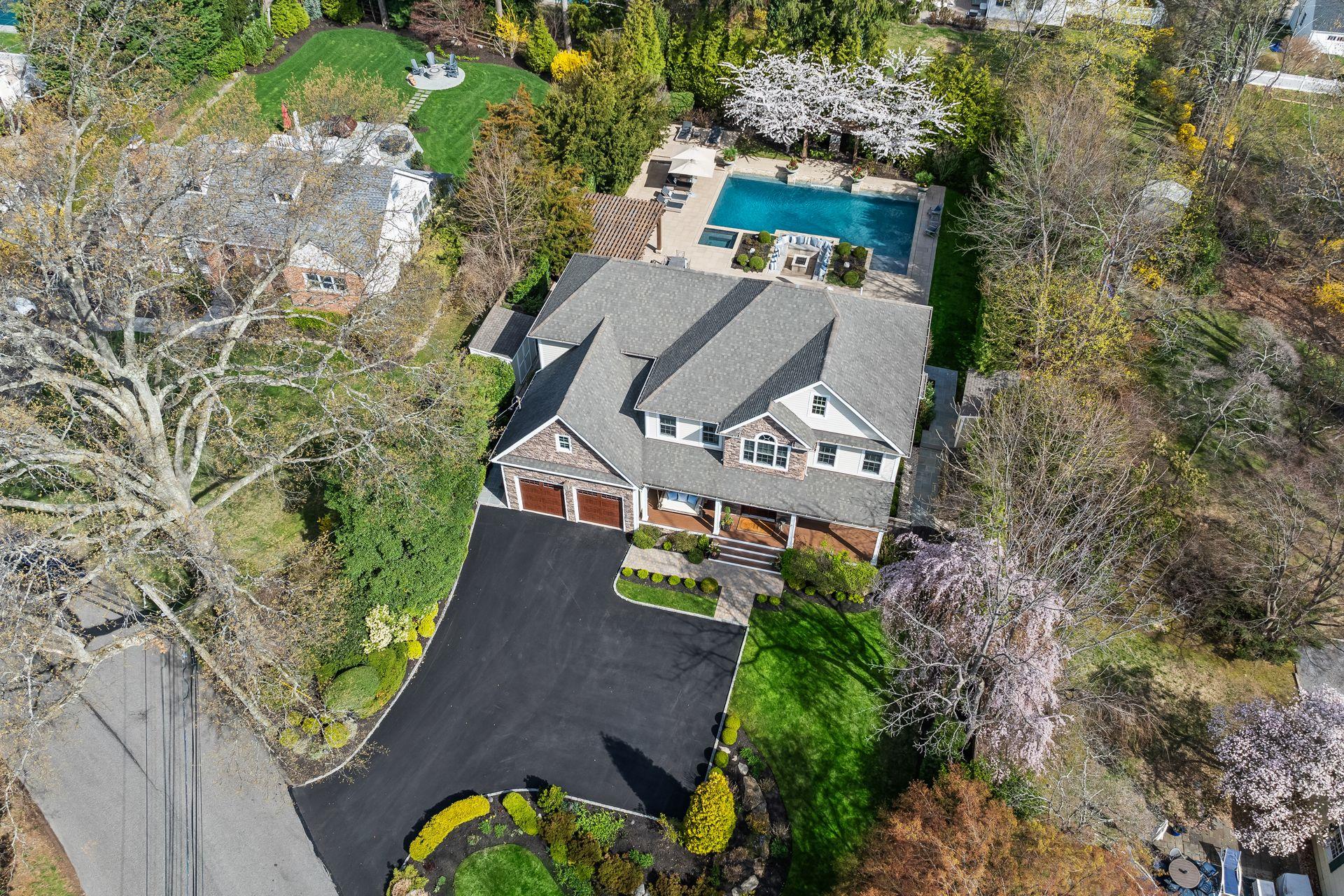 12 Saint Andrews Drive, Huntington, New York image 3