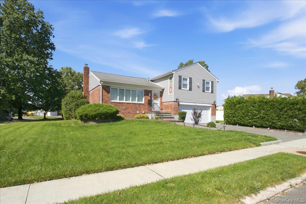 840 Carolyn Court