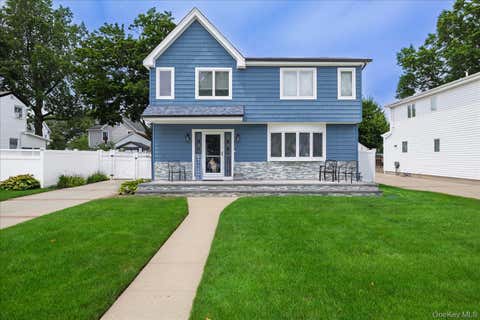 Homes For Sale - 2618 Mount Avenue<br/> Nassau County, Oceanside, NY 11572