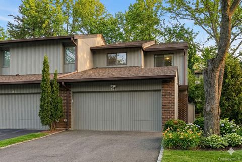 Condo For Sale - 261 Vista Drive<br/> Jericho, NY 11753