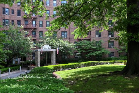 Homes For Sale - 84-01 Main St St #410<br/> Briarwood, NY 11435