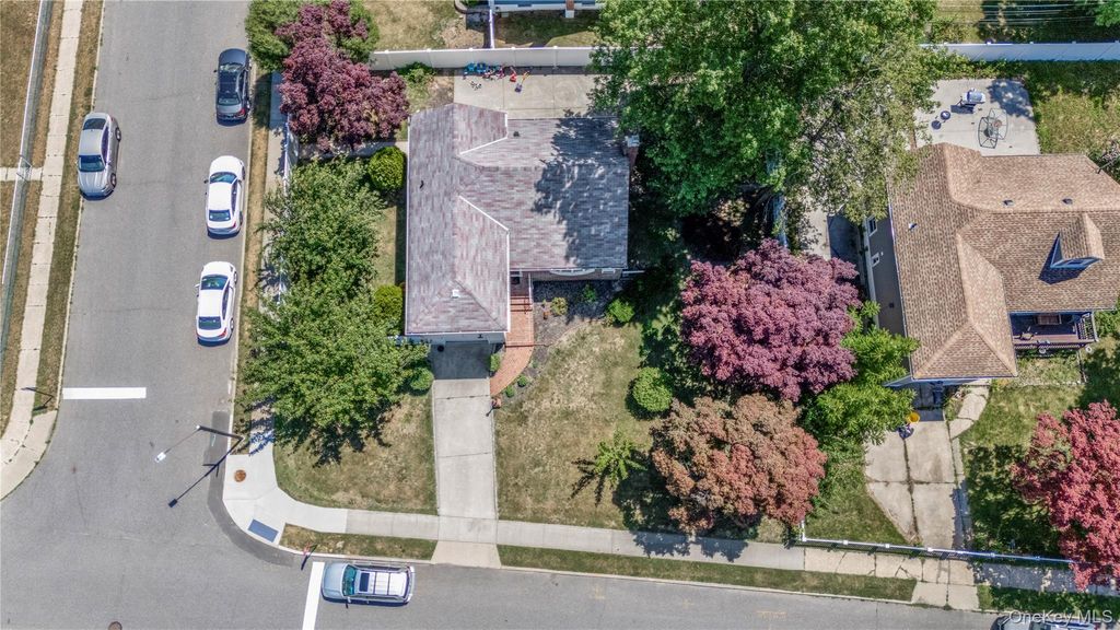 Photo of 15 Ford Drive W, Massapequa, NY 11758 (MLS # 1019335)