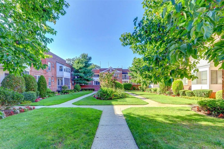 Photo 1 of 4 — 285 Central Avenue E5, Lawrence, NY 11559