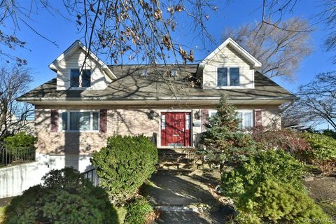 300 Pennsylvania Avenue, Mineola, NY 11501 - MLS#: 945035