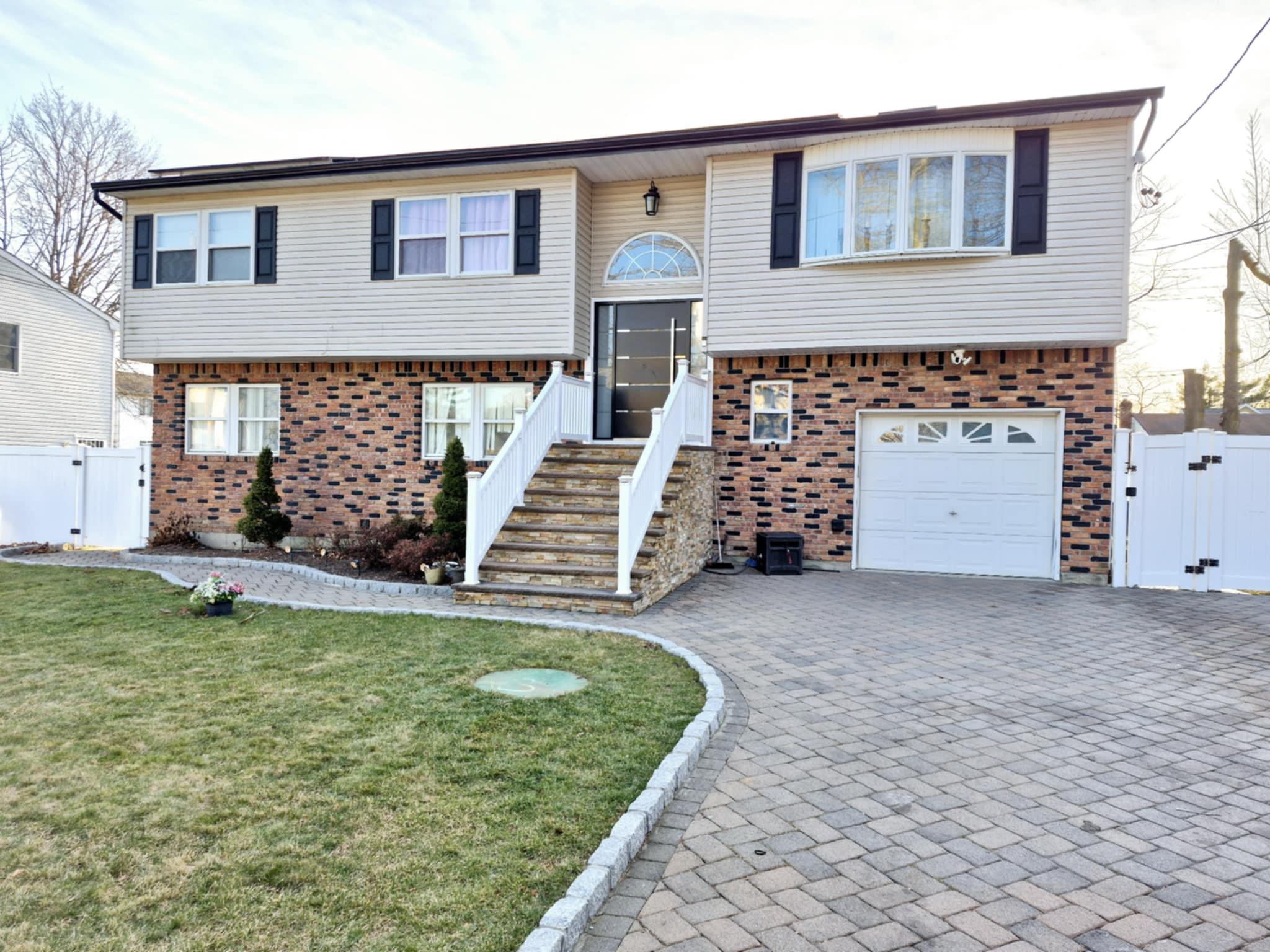153 N Arizona Road, West Babylon, New York image 2