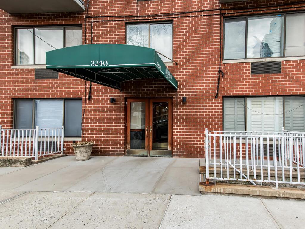 Rental Property at Netherland Avenue 1C, Bronx, New York - Bedrooms: 1 
Bathrooms: 1  - $2,700 MO.