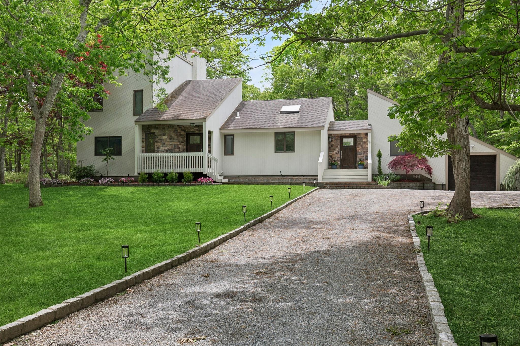 Quail Run, Hampton Bays, Hamptons, NY - 4 Bedrooms  
4 Bathrooms - 
