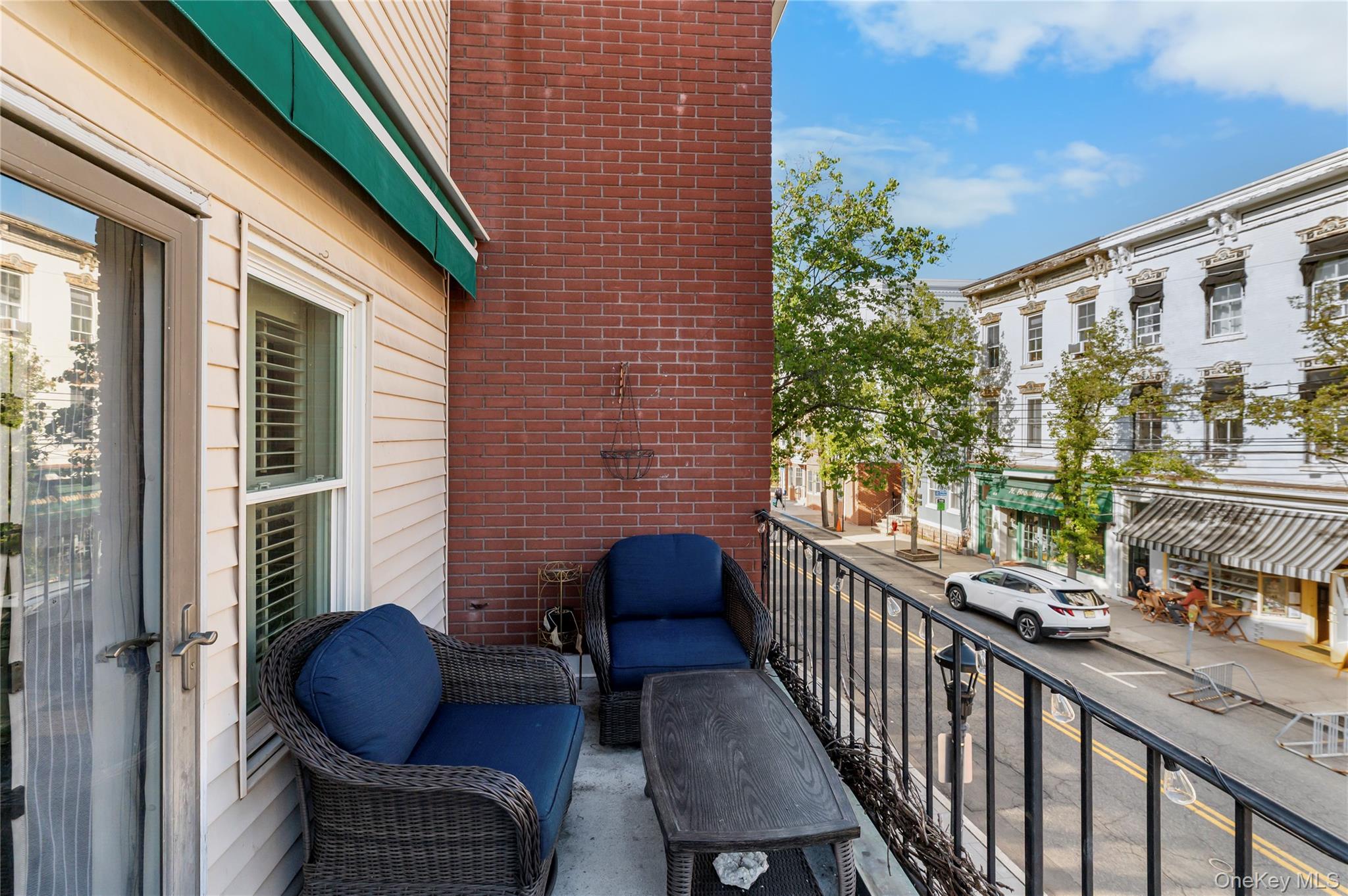 50 N Broadway 11