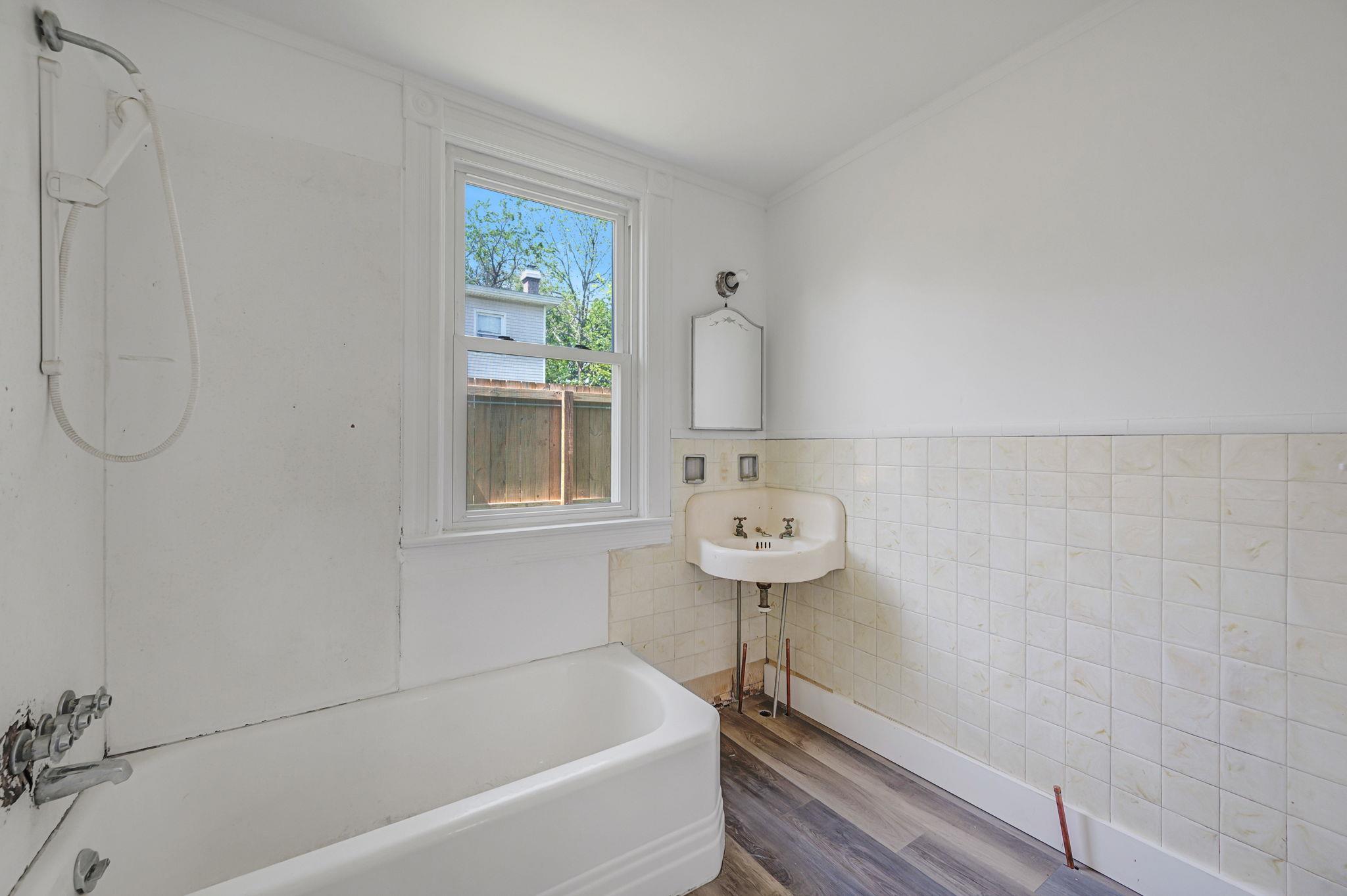 434 Griffing Avenue, Riverhead, New York image 22