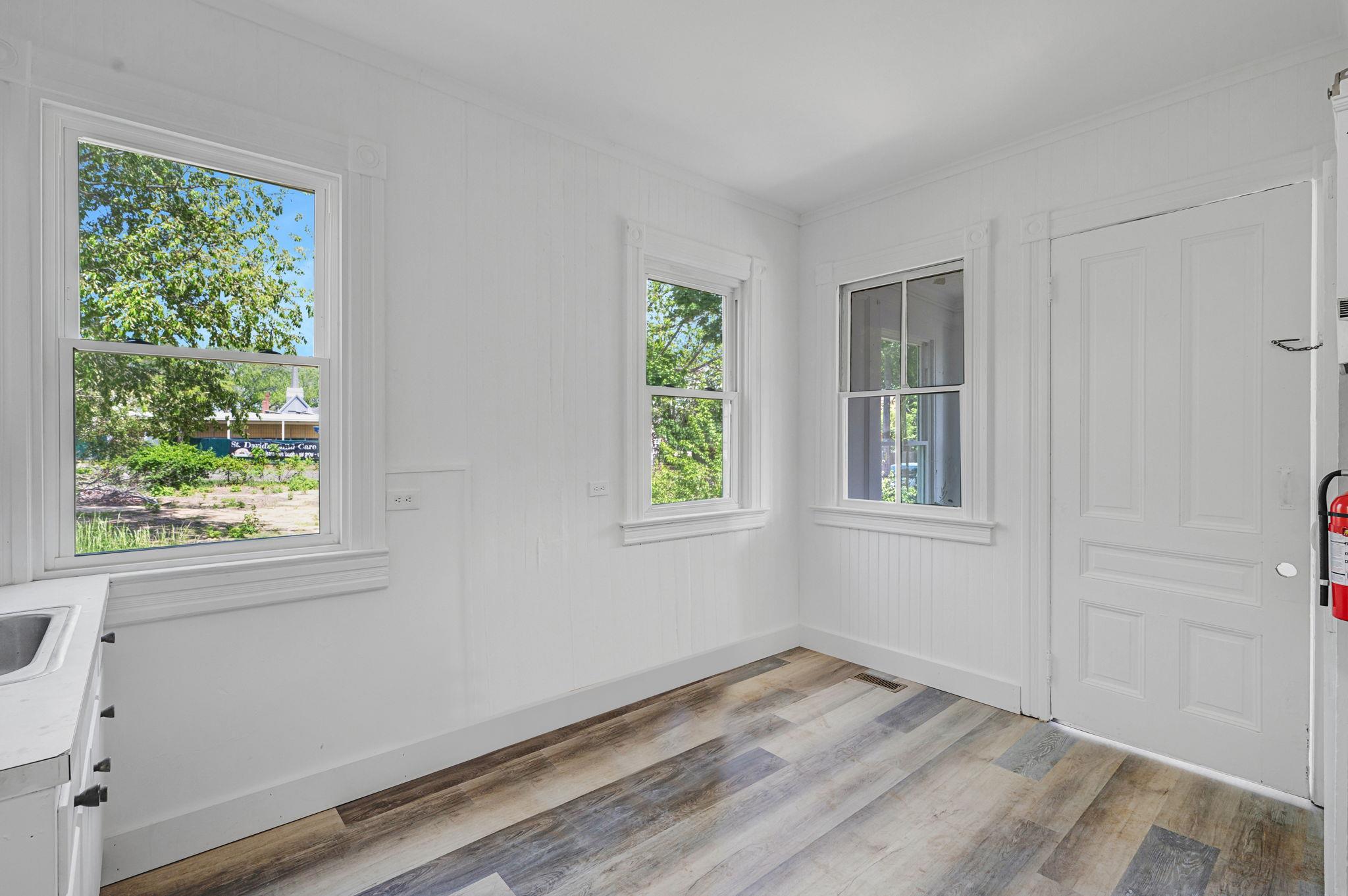 434 Griffing Avenue, Riverhead, New York image 41