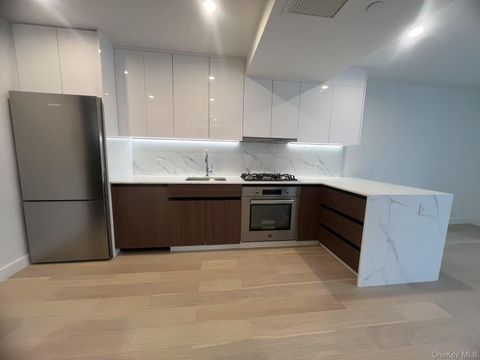 Photo of 14449 Northern Boulevard #422, Flushing, NY 11354 (MLS # 961429)