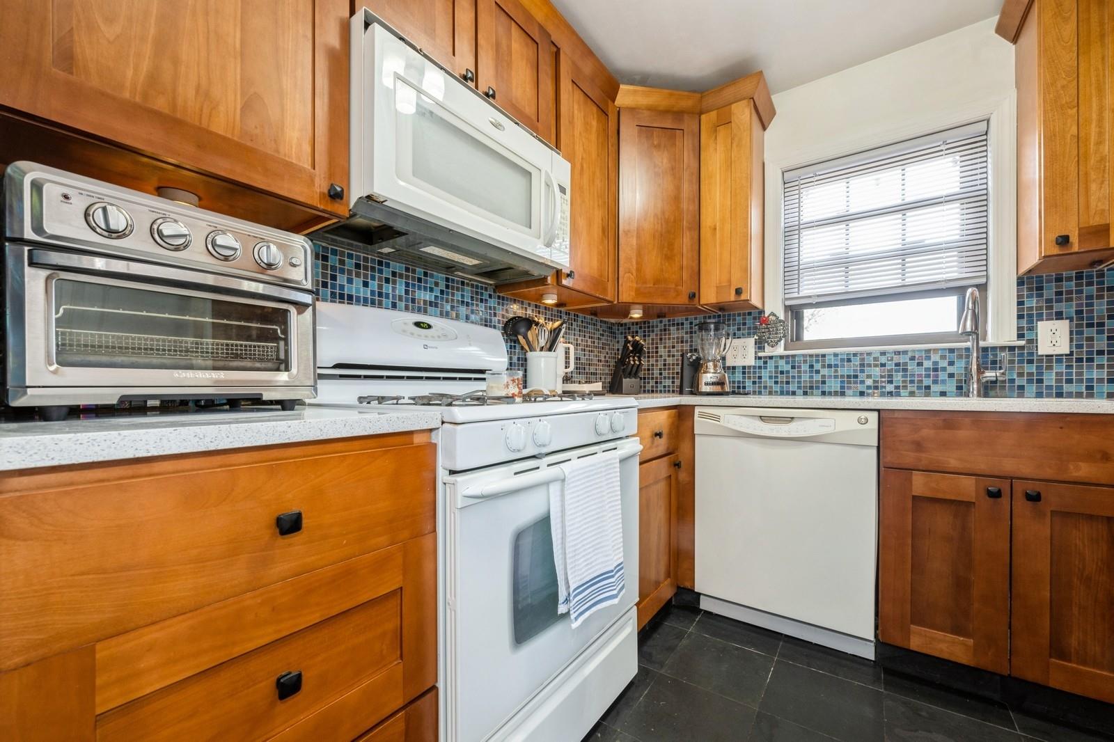 240 Mariners Way, Copiague, New York image 5