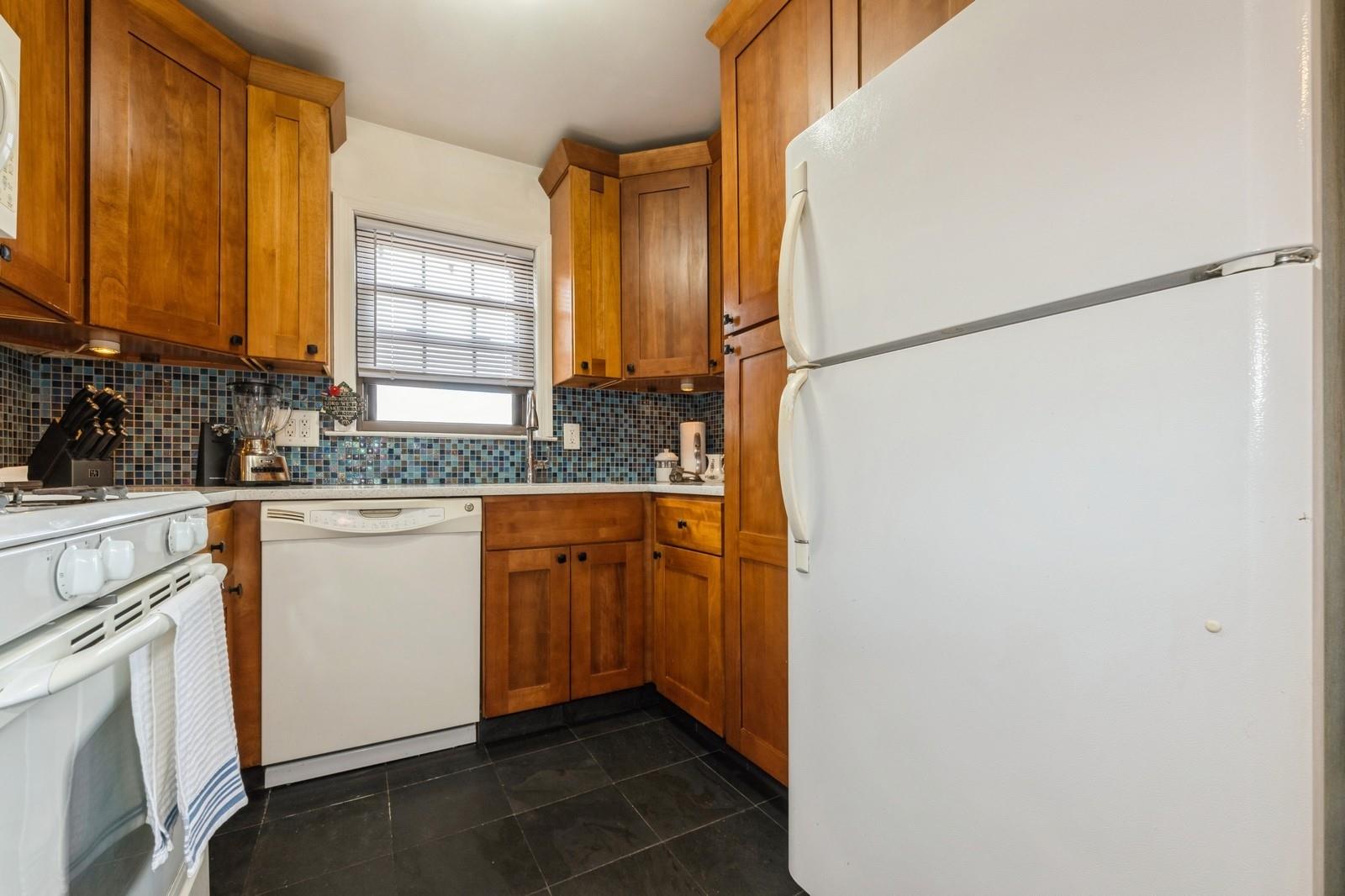 240 Mariners Way, Copiague, New York image 6