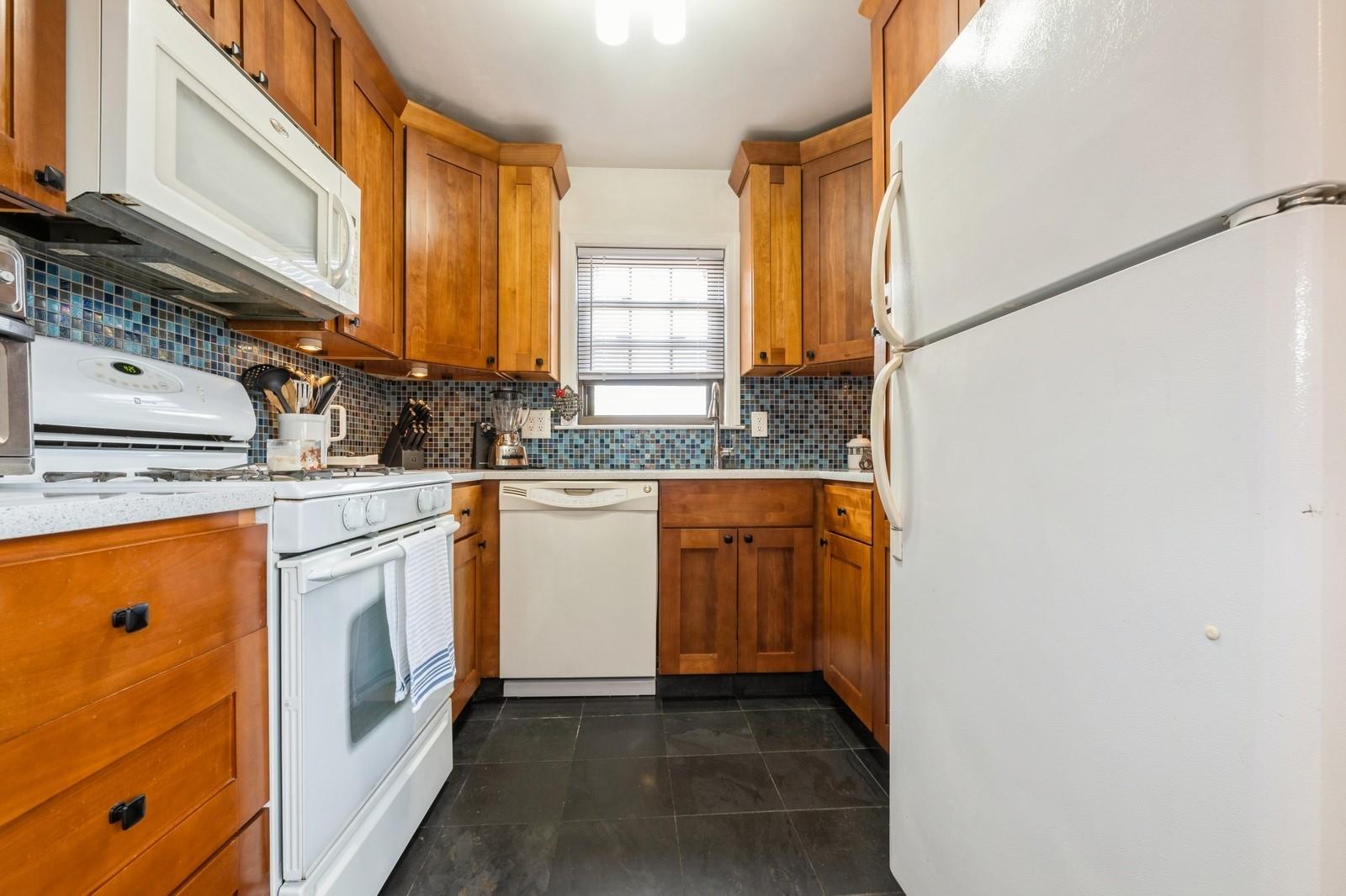 240 Mariners Way, Copiague, New York image 4