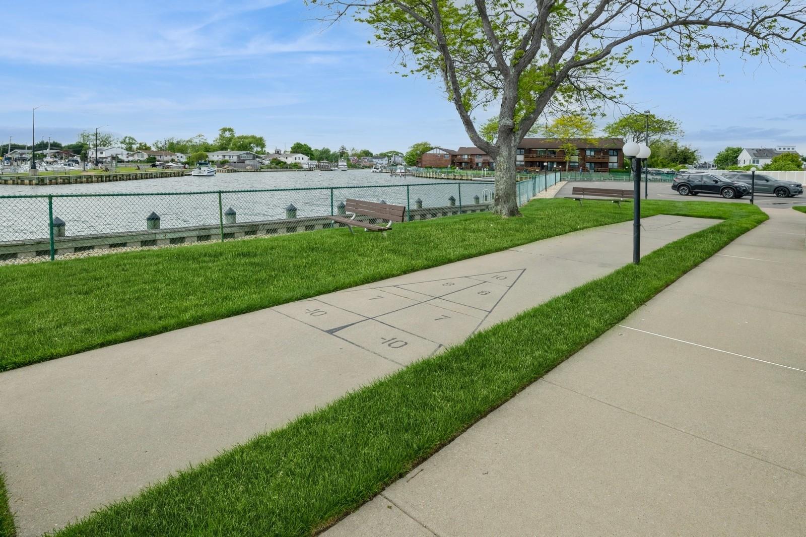 240 Mariners Way, Copiague, New York image 19