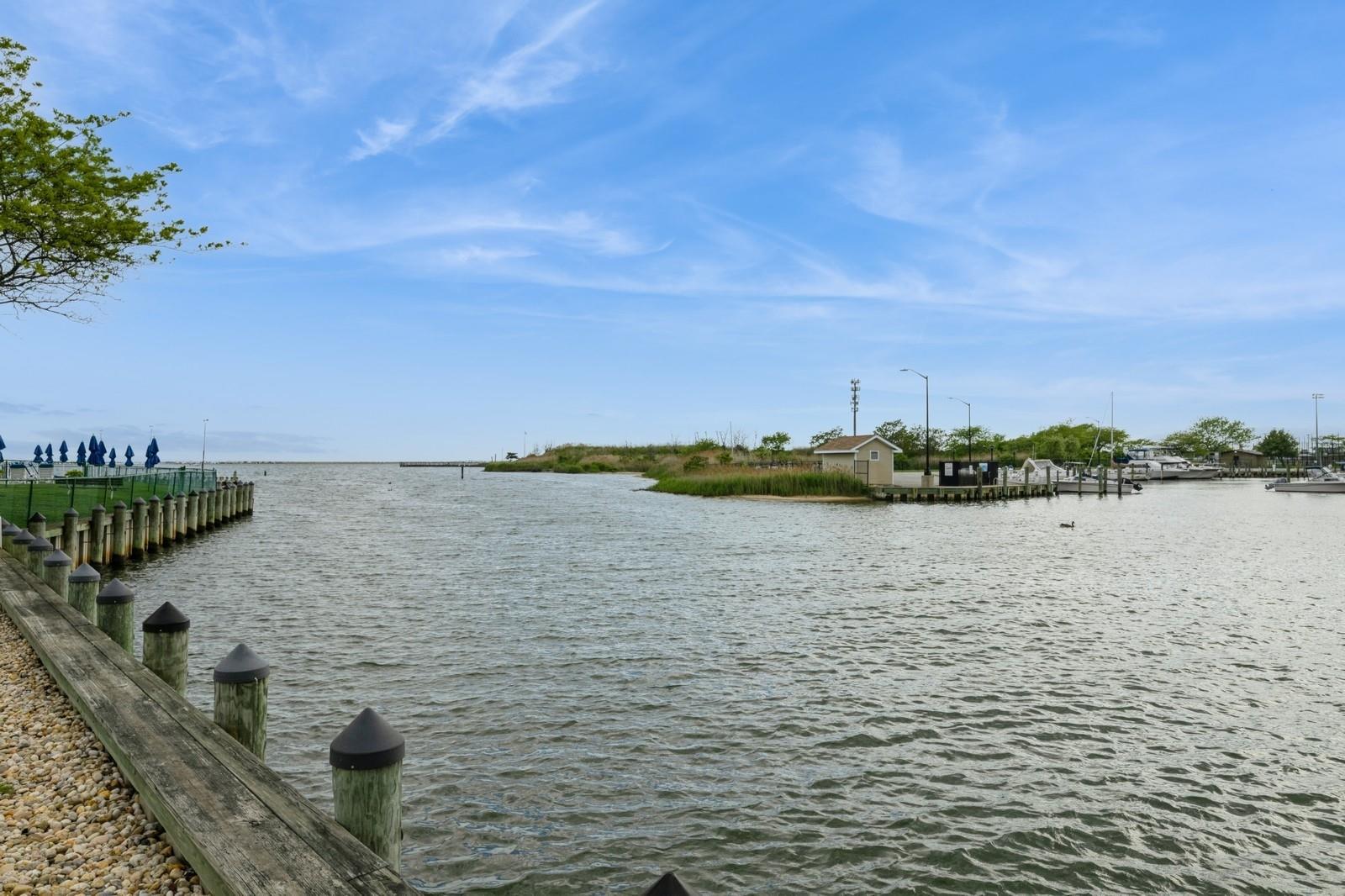 240 Mariners Way, Copiague, New York image 16