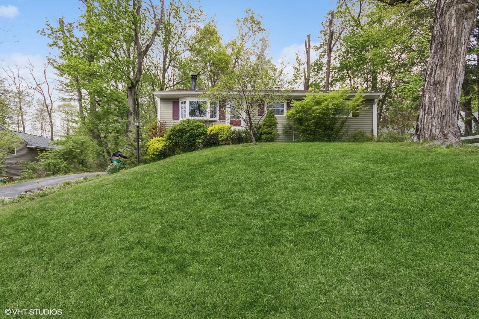 Oakwood Drive, Wappingers Falls, New York - 4 Bedrooms  
2 Bathrooms  
11 Rooms - 