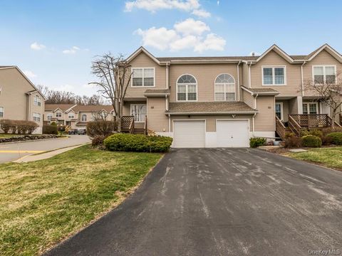 Condo For Sale - 601 Crab Apple Lane<br/> New Windsor, NY 12553