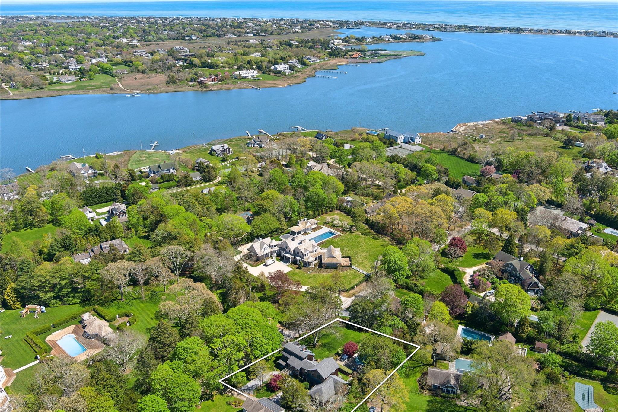 Woodbridge Lane, Westhampton Beach, Hamptons, NY - 6 Bedrooms  
5 Bathrooms - 