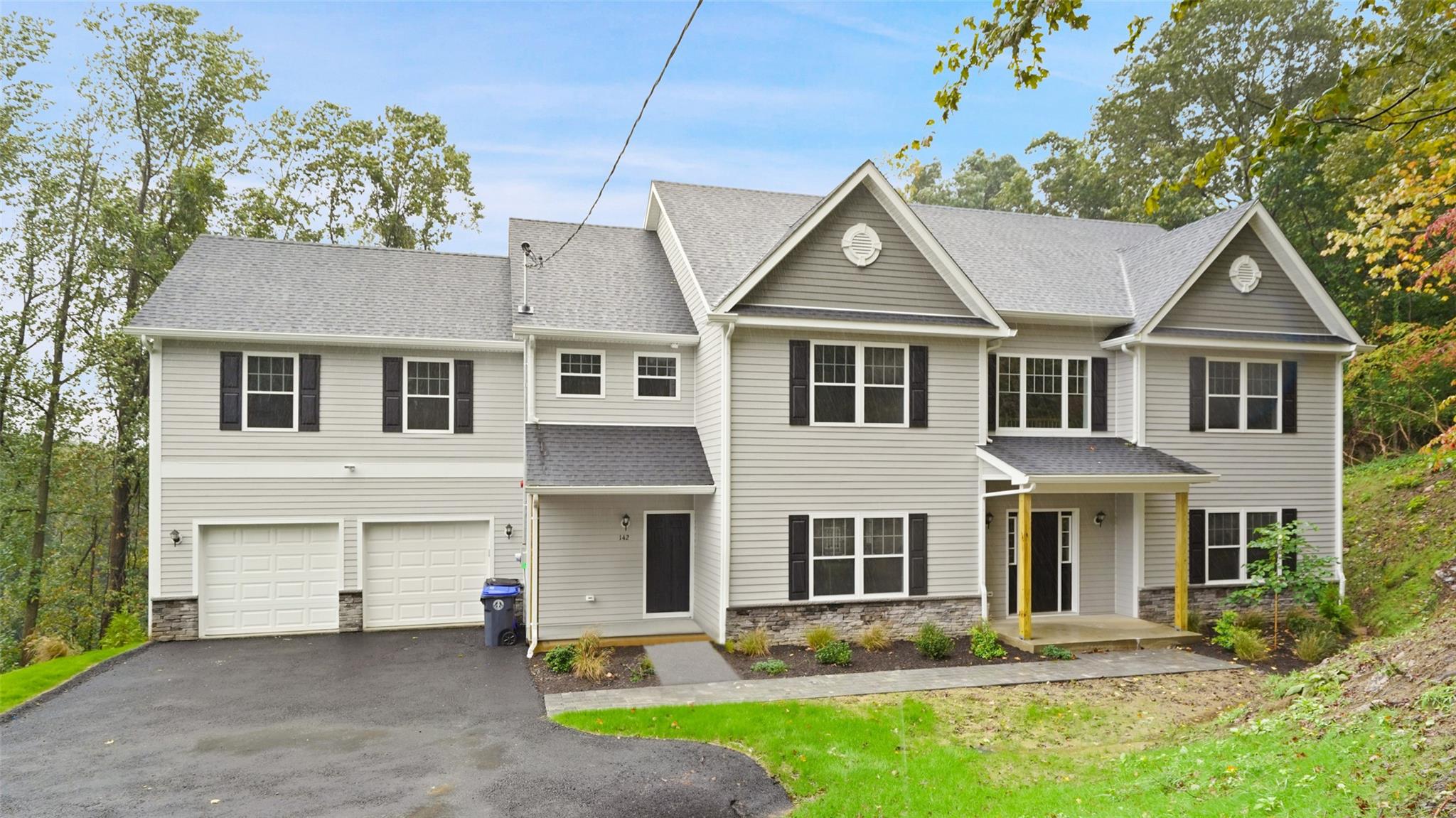 Gracemere, Tarrytown, New York - 5 Bedrooms  
4 Bathrooms  
9 Rooms - 