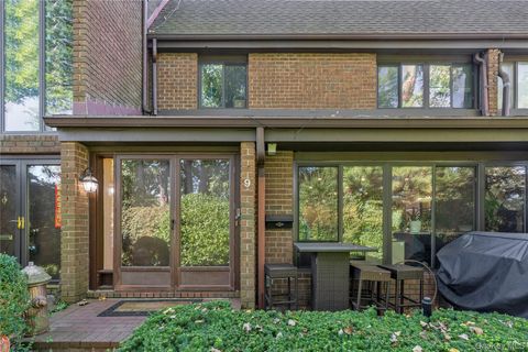 9 Squirrel Hill 231 Roslyn NY 11576