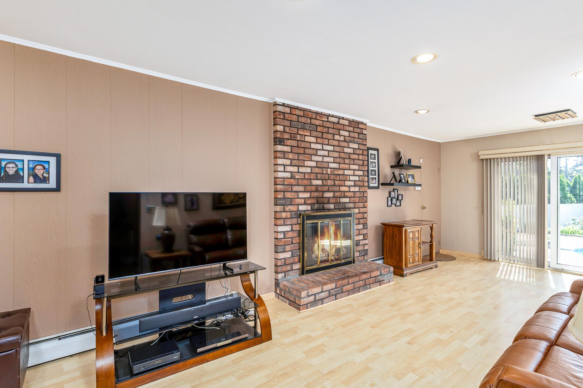 284 Bow Drive, Hauppauge, New York image 8